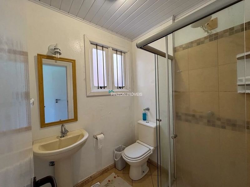 CASA COM VISTA PARA O MAR E AMPLO TERRENO EM XANGRI-LÁ: 22ª foto da galeria de imagens do imóvel