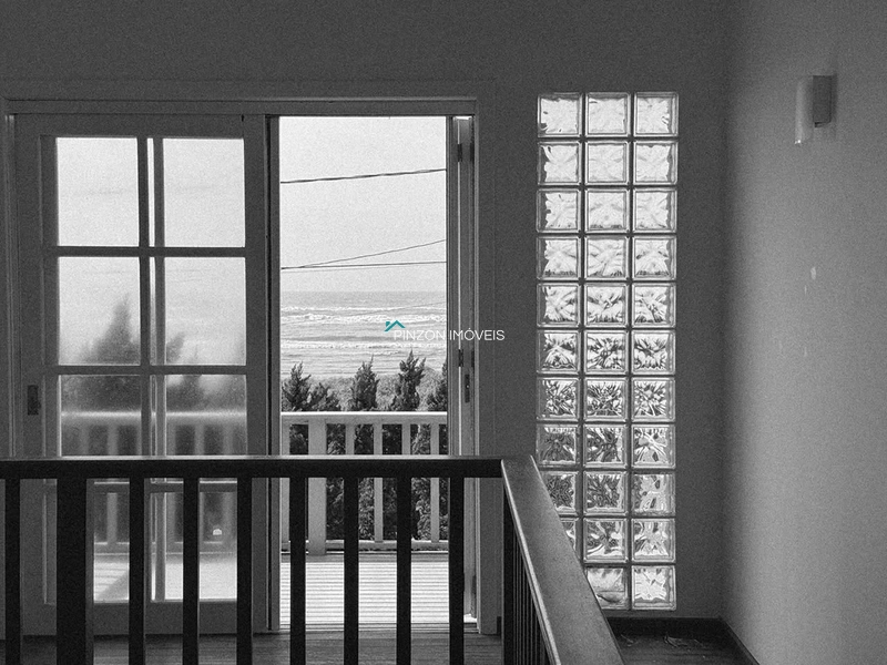 CASA COM VISTA PARA O MAR E AMPLO TERRENO EM XANGRI-LÁ: 7ª foto da galeria de imagens do imóvel