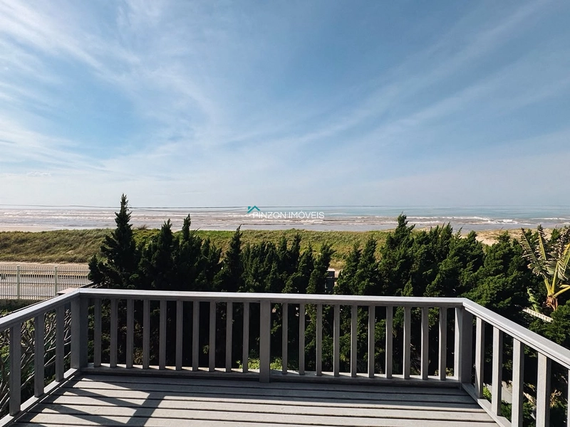 CASA COM VISTA PARA O MAR E AMPLO TERRENO EM XANGRI-LÁ: 8ª foto da galeria de imagens do imóvel