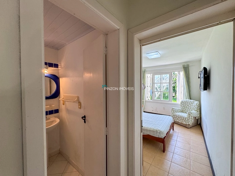 CASA COM VISTA PARA O MAR E AMPLO TERRENO EM XANGRI-LÁ: 18ª foto da galeria de imagens do imóvel