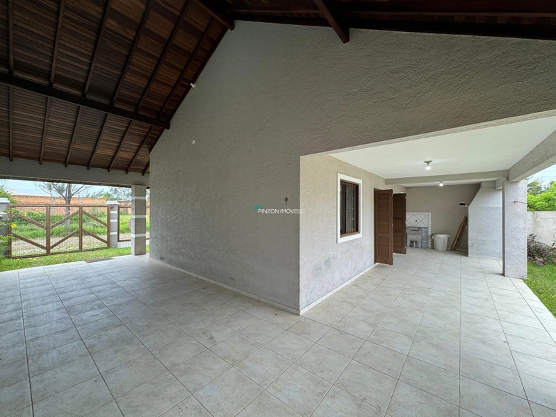 Residência com mezanino e madeiramento a vista.: 3ª foto da galeria de imagens do imóvel