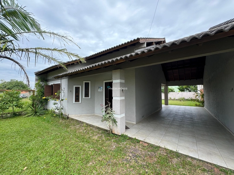 Residência com mezanino e madeiramento a vista.: 2ª foto da galeria de imagens do imóvel