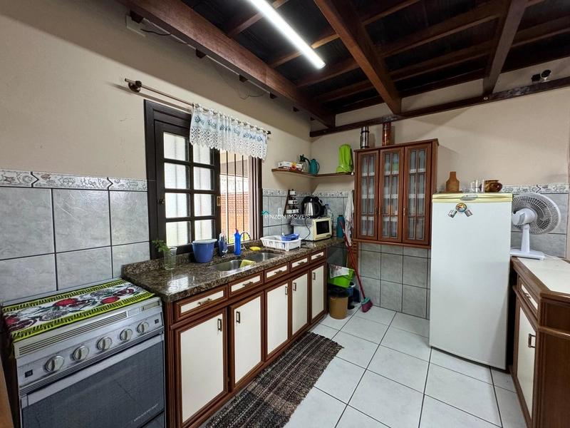Residência com mezanino e madeiramento a vista.: 8ª foto da galeria de imagens do imóvel