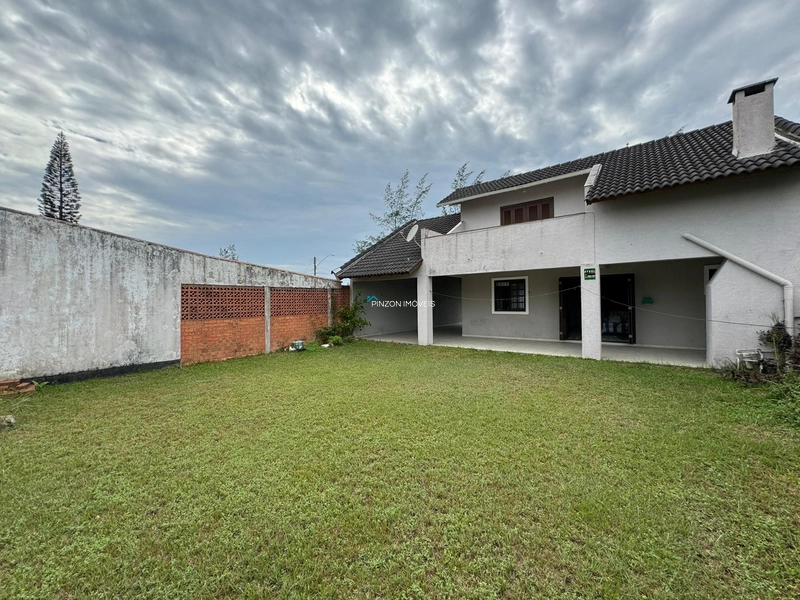Residência com mezanino e madeiramento a vista.: 16ª foto da galeria de imagens do imóvel