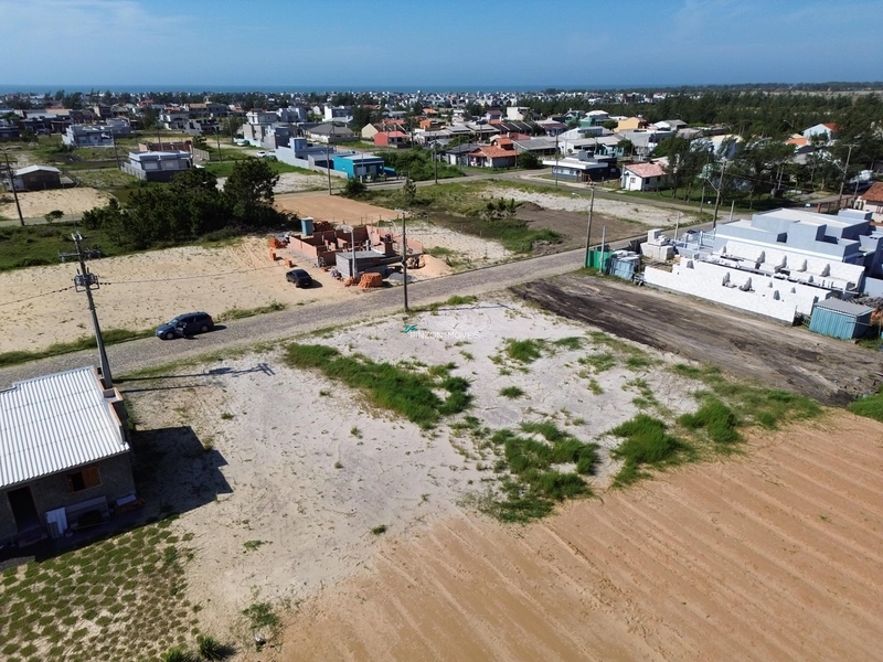 Terreno em região de moradores.: 4ª foto da galeria de imagens do imóvel