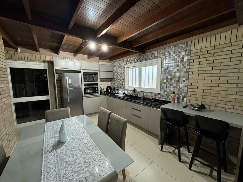 CASA COM PISCINA A 350M DA PRAIA: 9ª foto da galeria de imagens do imóvel