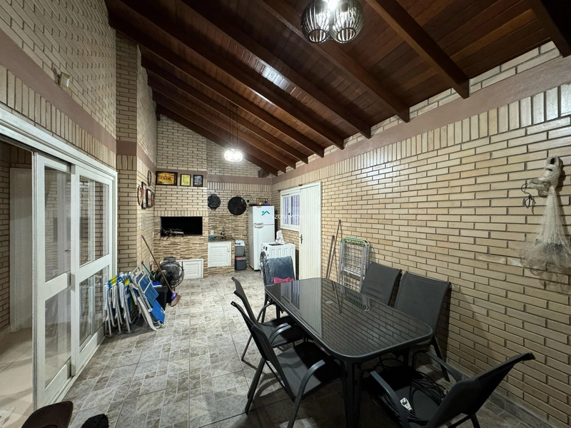 CASA COM PISCINA A 350M DA PRAIA: 11ª foto da galeria de imagens do imóvel