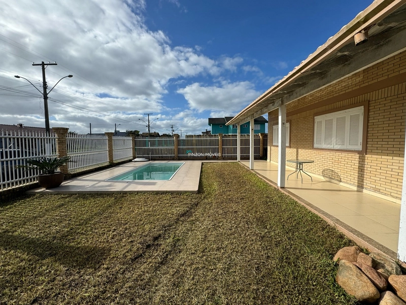 CASA COM PISCINA A 350M DA PRAIA: 2ª foto da galeria de imagens do imóvel
