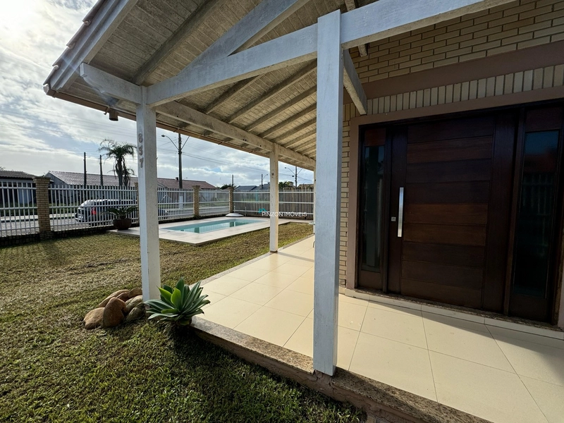 CASA COM PISCINA A 350M DA PRAIA: 3ª foto da galeria de imagens do imóvel