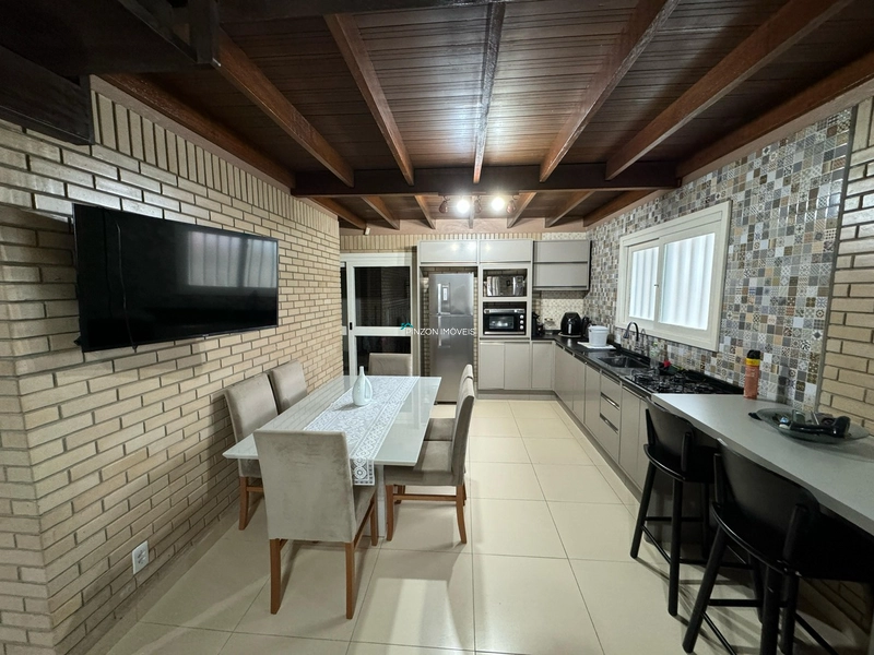 CASA COM PISCINA A 350M DA PRAIA: 8ª foto da galeria de imagens do imóvel