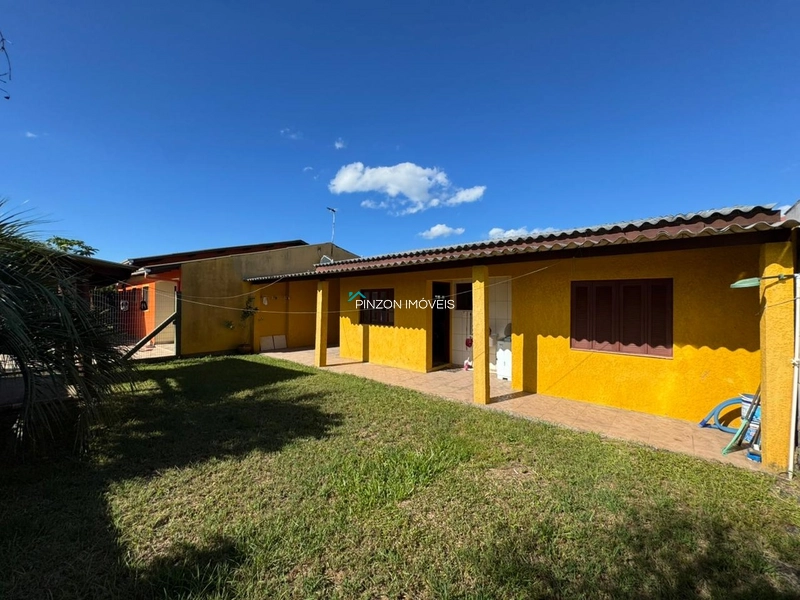 CASA COM PISCINA.: 3ª foto da galeria de imagens do imóvel