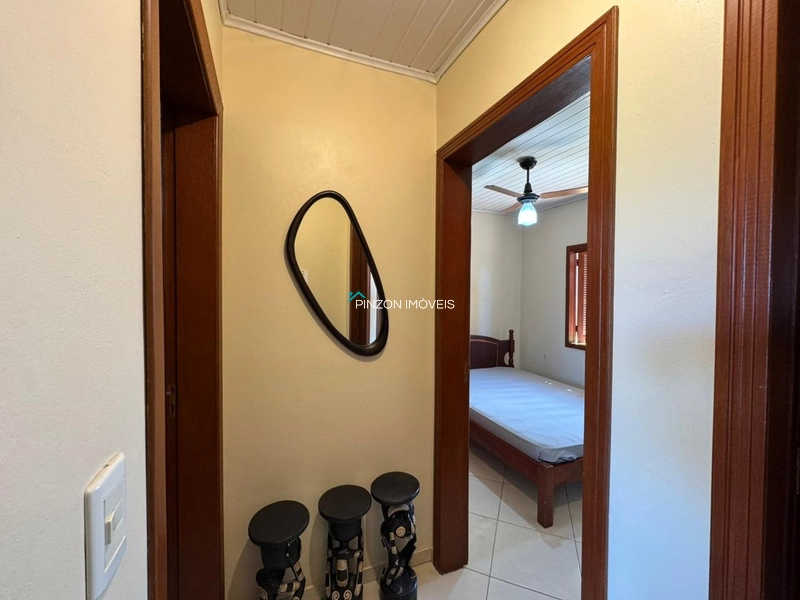 CASA COM PISCINA.: 2ª foto da galeria de imagens do imóvel