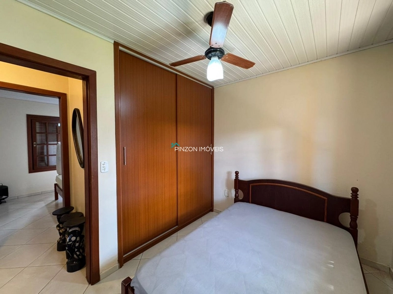 CASA COM PISCINA.: 1ª foto da galeria de imagens do imóvel