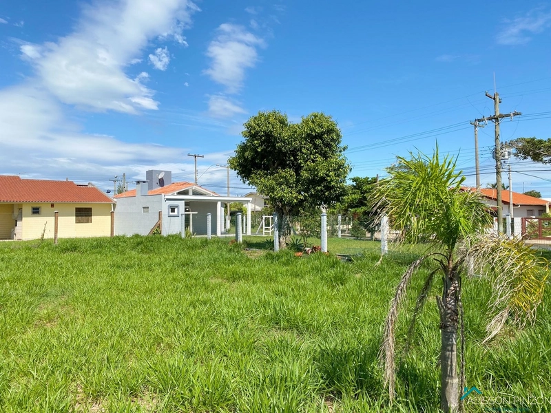 Terreno no centro de Atlântida Sul.: 3ª foto da galeria de imagens do imóvel