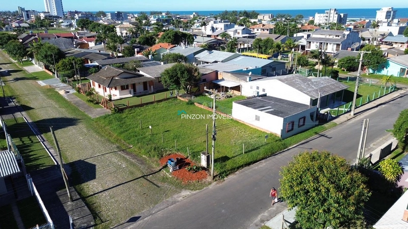 TERRENO DE ESQUINA A 300 METROS DO MAR EM ARROIO DO SAL: 3ª foto da galeria de imagens do imóvel
