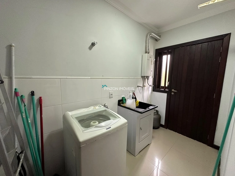 EXCELENTE CASA COM PISCINA A UMA QUADRA DO MAR: 12ª foto da galeria de imagens do imóvel