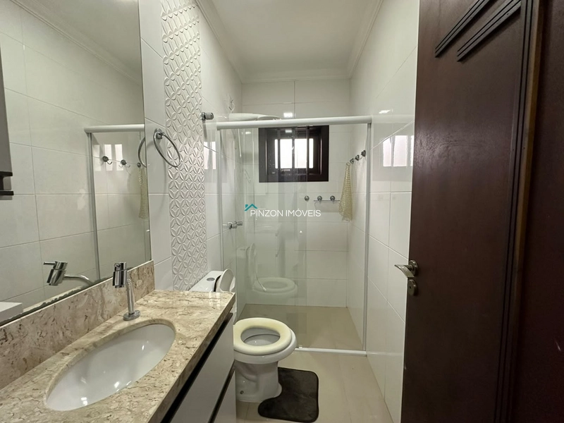 EXCELENTE CASA COM PISCINA A UMA QUADRA DO MAR: 6ª foto da galeria de imagens do imóvel
