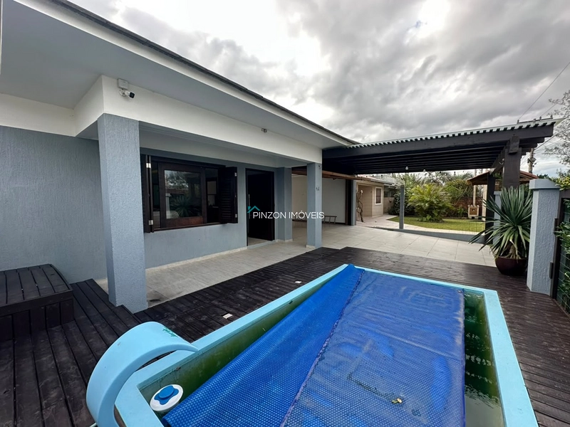 EXCELENTE CASA COM PISCINA A UMA QUADRA DO MAR: 2ª foto da galeria de imagens do imóvel