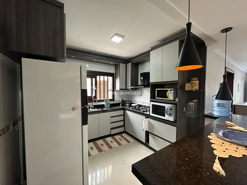 EXCELENTE CASA COM PISCINA A UMA QUADRA DO MAR: 5ª foto da galeria de imagens do imóvel
