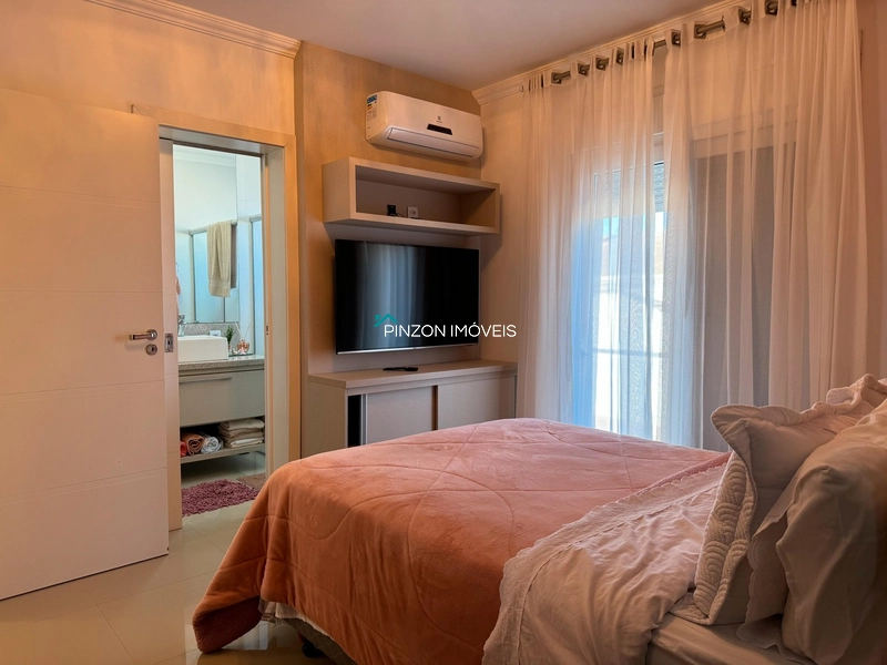 CASA DE ALTO PADRÃO A TRÊS QUADRAS DA PRAIA: 22ª foto da galeria de imagens do imóvel