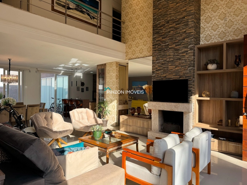 CASA DE ALTO PADRÃO A TRÊS QUADRAS DA PRAIA: 6ª foto da galeria de imagens do imóvel