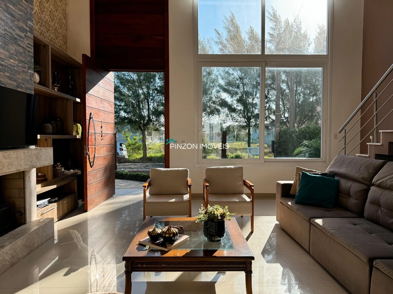 CASA DE ALTO PADRÃO A TRÊS QUADRAS DA PRAIA: 11ª foto da galeria de imagens do imóvel