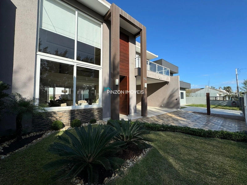 CASA DE ALTO PADRÃO A TRÊS QUADRAS DA PRAIA: 1ª foto da galeria de imagens do imóvel