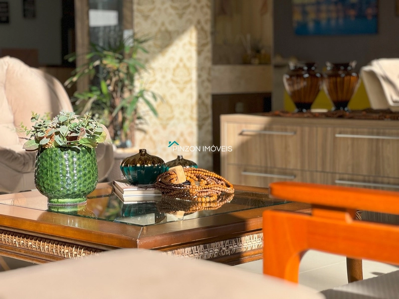 CASA DE ALTO PADRÃO A TRÊS QUADRAS DA PRAIA: 7ª foto da galeria de imagens do imóvel