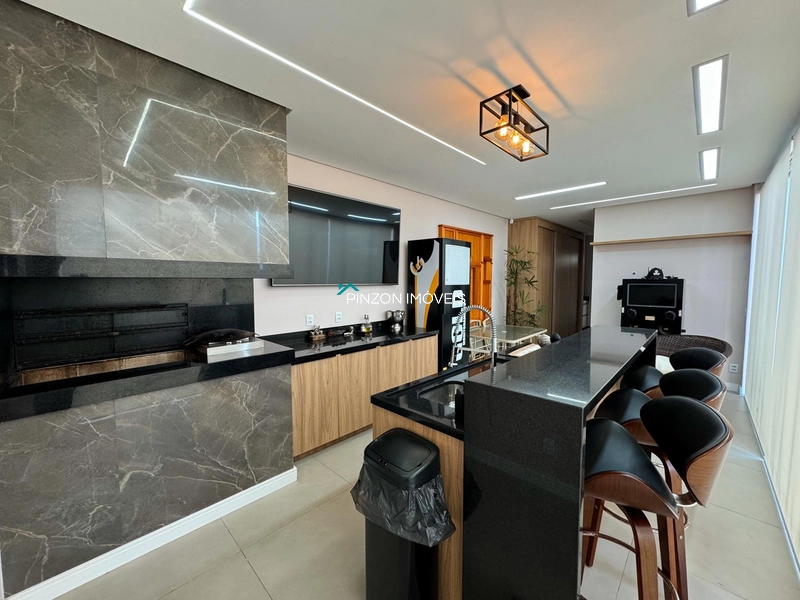 CASA DE ALTO PADRÃO A TRÊS QUADRAS DA PRAIA: 27ª foto da galeria de imagens do imóvel