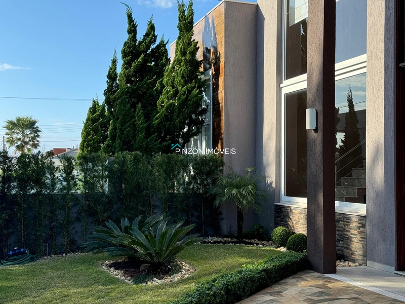 CASA DE ALTO PADRÃO A TRÊS QUADRAS DA PRAIA: 3ª foto da galeria de imagens do imóvel
