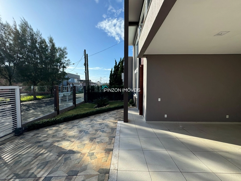 CASA DE ALTO PADRÃO A TRÊS QUADRAS DA PRAIA: 4ª foto da galeria de imagens do imóvel