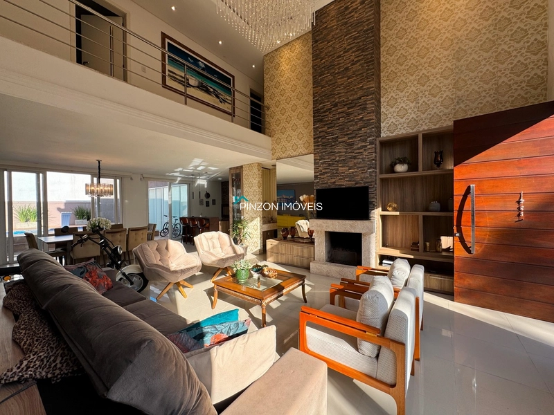 CASA DE ALTO PADRÃO A TRÊS QUADRAS DA PRAIA: 5ª foto da galeria de imagens do imóvel