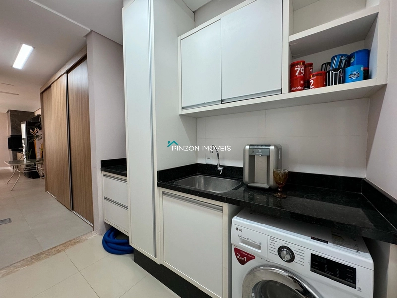 CASA DE ALTO PADRÃO A TRÊS QUADRAS DA PRAIA: 31ª foto da galeria de imagens do imóvel