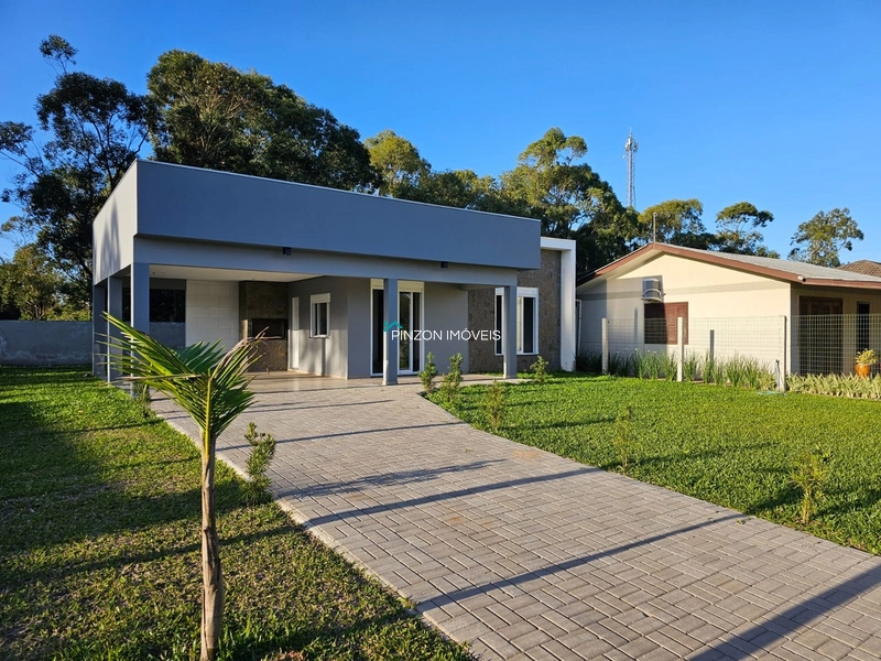 CASA PRÓXIMA AO CENTRO EM ARROIO DO SAL: 1ª foto da galeria de imagens do imóvel