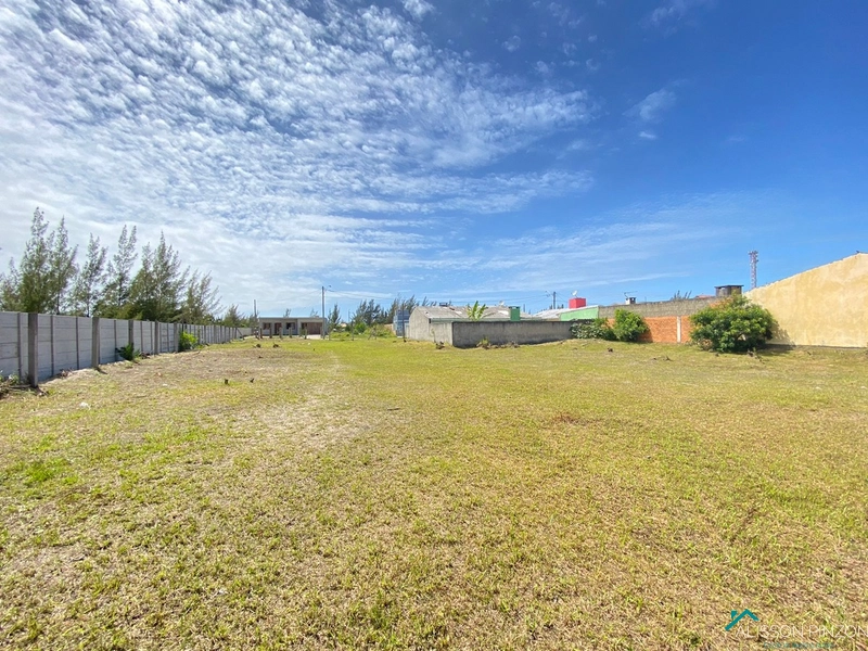 Terrenos com 900m².: 2ª foto da galeria de imagens do imóvel
