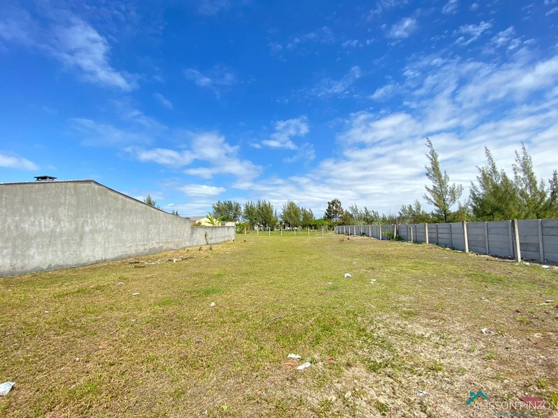 Terrenos com 900m².: 5ª foto da galeria de imagens do imóvel