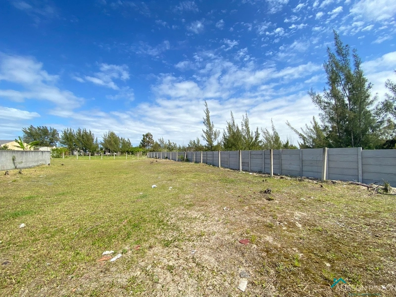 Terrenos com 900m².: 4ª foto da galeria de imagens do imóvel