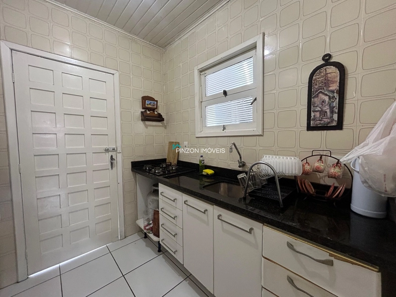 CASA NA AVENIDA: 5ª foto da galeria de imagens do imóvel