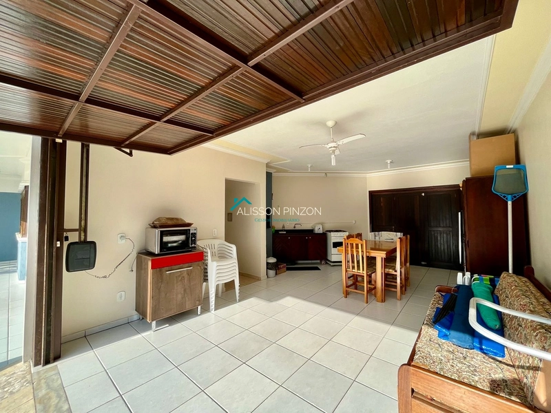 CASA COM PISCINA A 100M DA PRAIA.: 2ª foto da galeria de imagens do imóvel