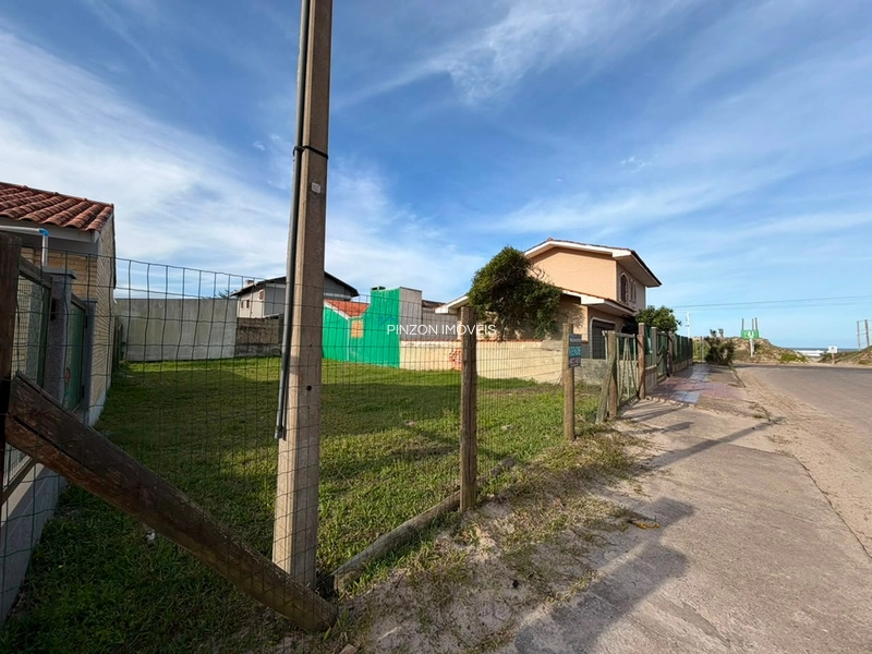 TERRENO A 50 METROS DO MAR: 3ª foto da galeria de imagens do imóvel
