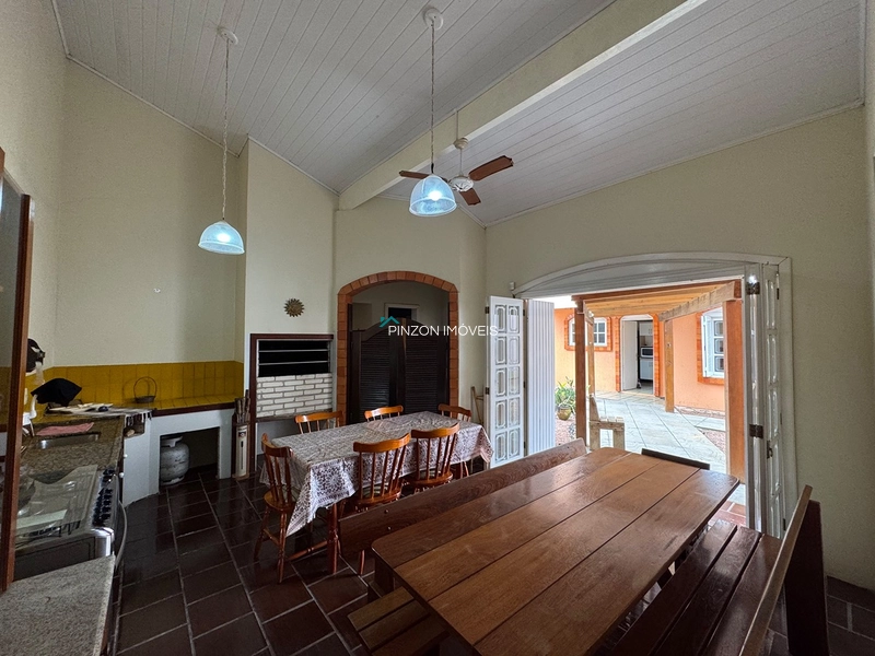 SOBRADO PRÓXIMO DA PRAIA COM 04 DORMITÓRIOS E ANEXO GOURMET EM XANGRI-LÁ – ORIENTAÇÃO CARDEAL LESTE: 25ª foto da galeria de imagens do imóvel