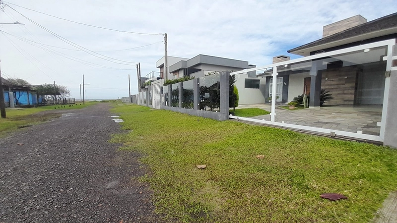 Casa de Alto Padrão a Apenas 1 Minuto da Praia em Arroio do Sal: 3ª foto da galeria de imagens do imóvel