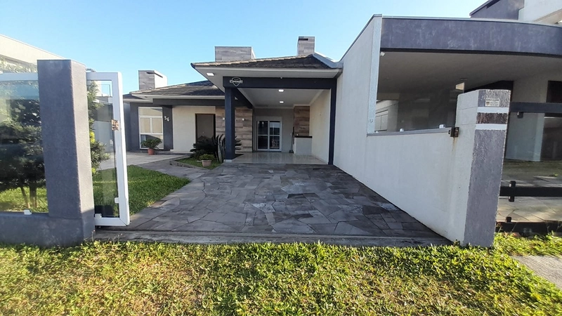 Casa de Alto Padrão a Apenas 1 Minuto da Praia em Arroio do Sal: 3ª foto da galeria de imagens do imóvel