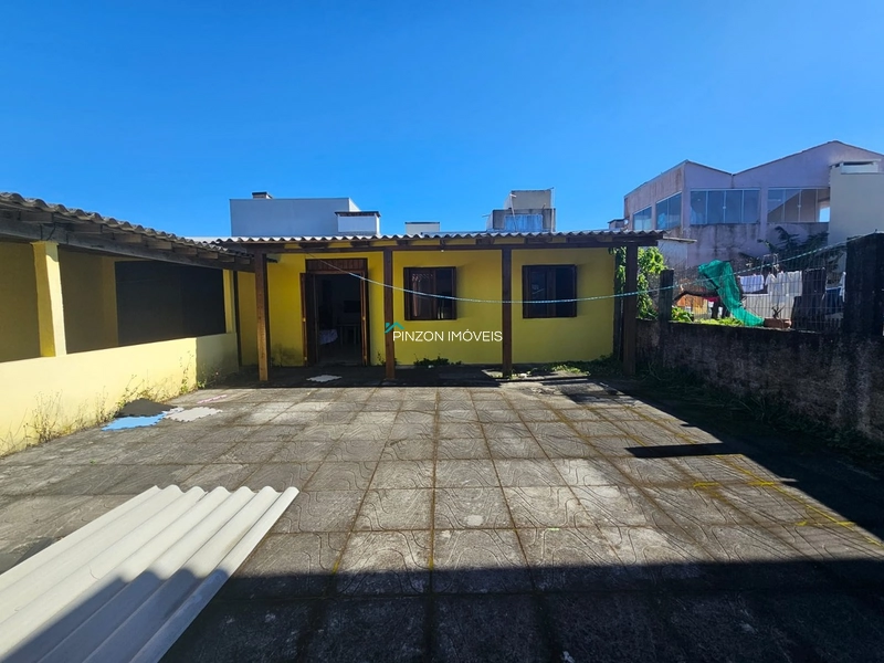 SUA CASA DE VERANEIO A APENAS 100 METROS DO MAR: 9ª foto da galeria de imagens do imóvel