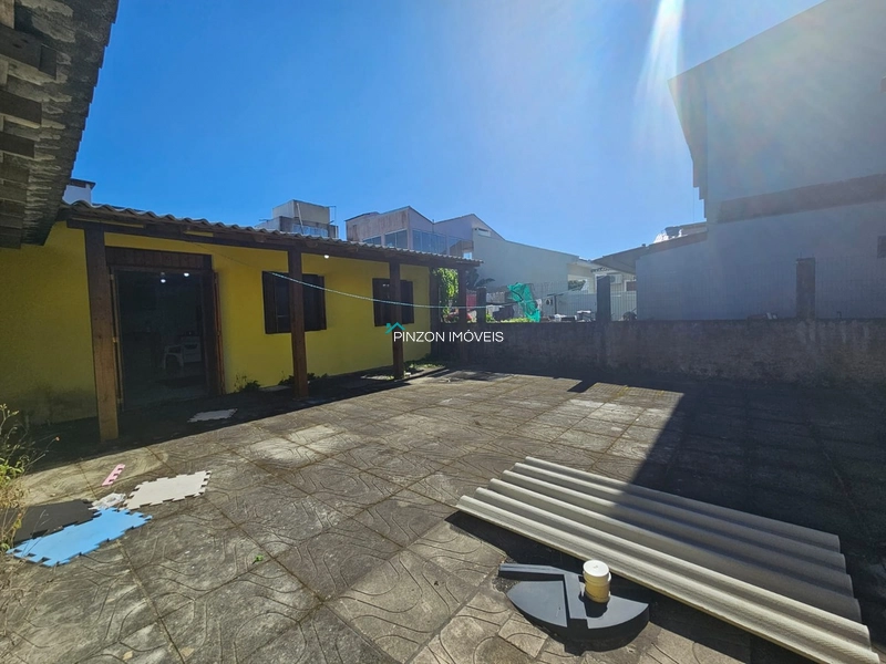 SUA CASA DE VERANEIO A APENAS 100 METROS DO MAR: 8ª foto da galeria de imagens do imóvel