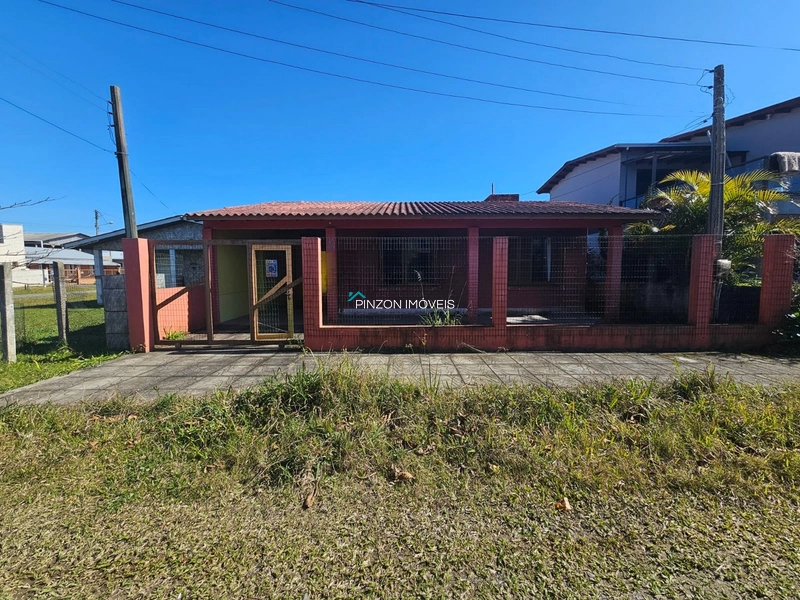 SUA CASA DE VERANEIO A APENAS 100 METROS DO MAR: 1ª foto da galeria de imagens do imóvel