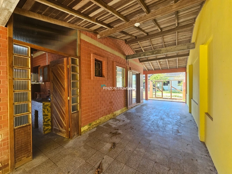 SUA CASA DE VERANEIO A APENAS 100 METROS DO MAR: 6ª foto da galeria de imagens do imóvel