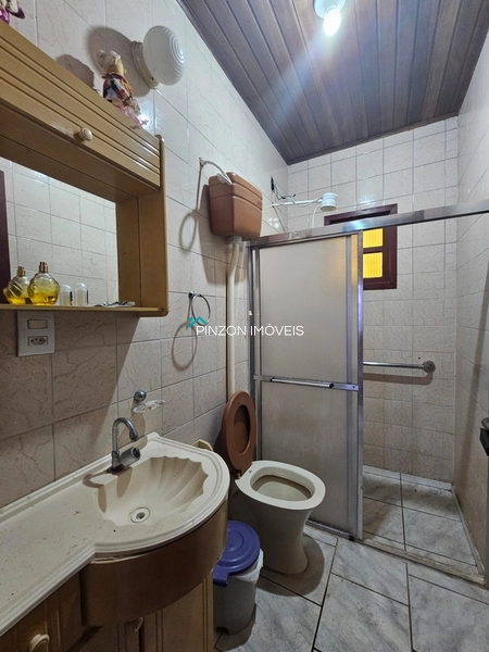 SUA CASA DE VERANEIO A APENAS 100 METROS DO MAR: 13ª foto da galeria de imagens do imóvel