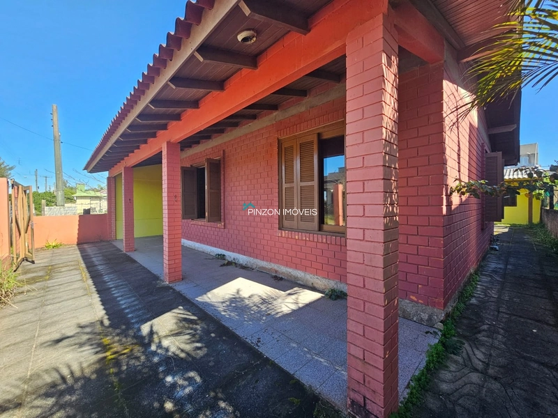 SUA CASA DE VERANEIO A APENAS 100 METROS DO MAR: 4ª foto da galeria de imagens do imóvel