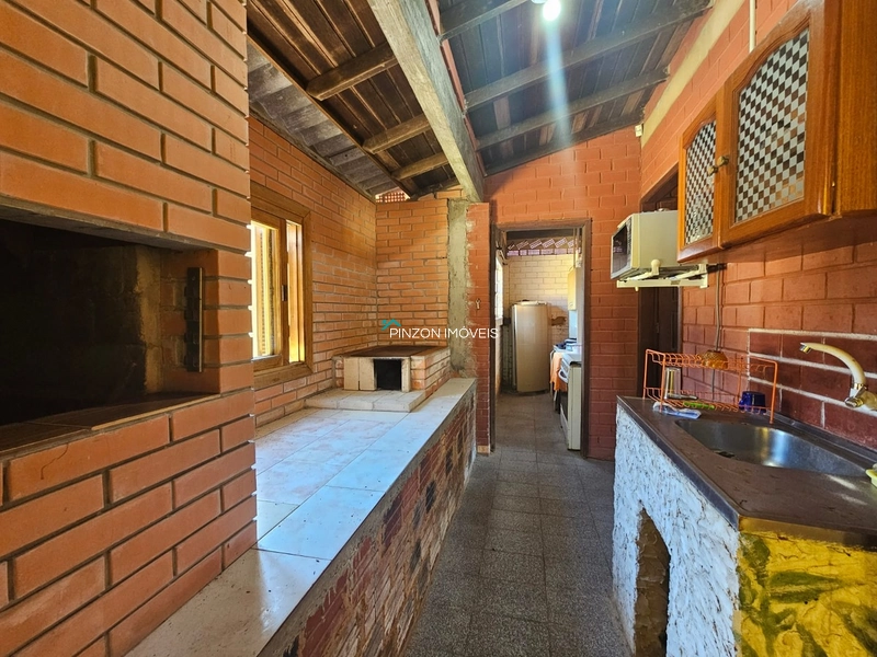 SUA CASA DE VERANEIO A APENAS 100 METROS DO MAR: 11ª foto da galeria de imagens do imóvel